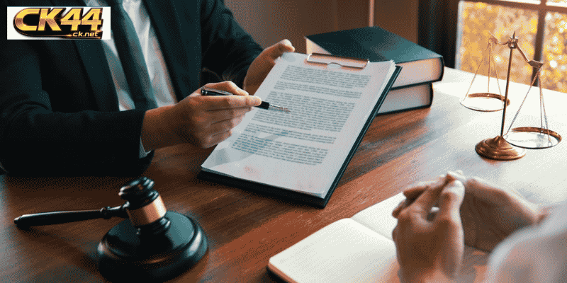 Robust Licensing and Strict Regulation